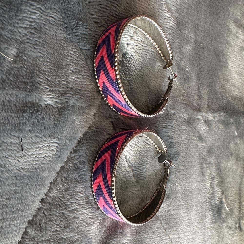 Women’s Chevron Hoop Earrings